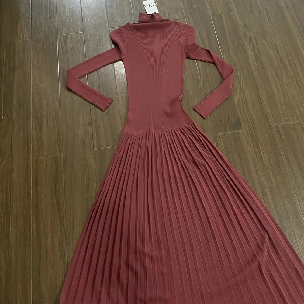 Zara Burgundy Long-Sleeve Pleated Dress - Picture 6 of 7